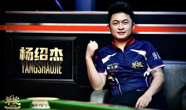 道路上的一 道路上的一